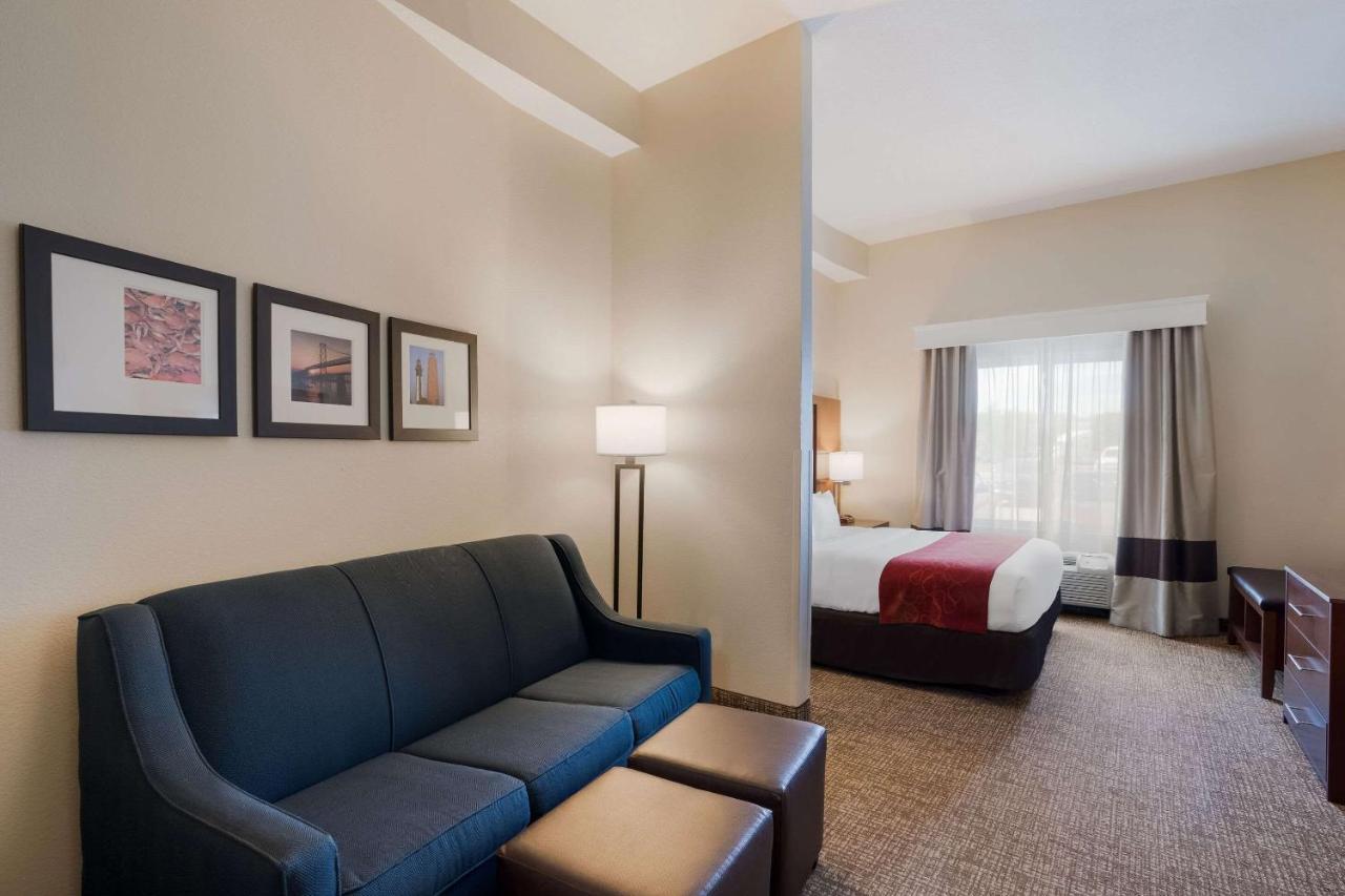 Comfort Suites Suffolk - Chesapeake Bagian luar foto