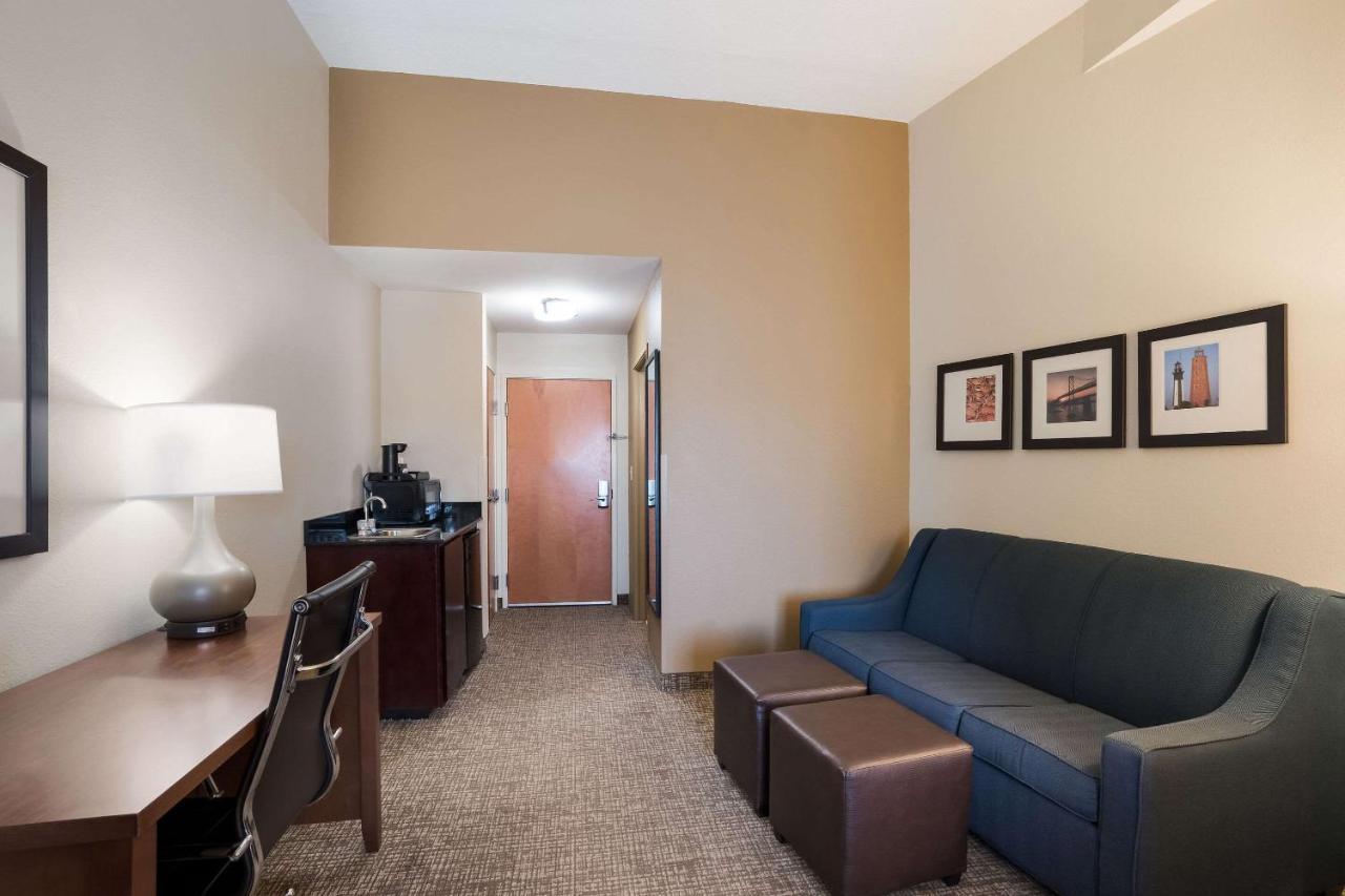 Comfort Suites Suffolk - Chesapeake Bagian luar foto