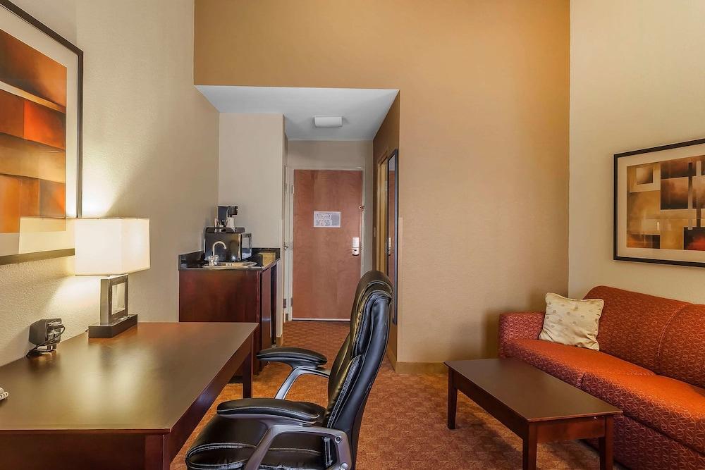 Comfort Suites Suffolk - Chesapeake Bagian luar foto