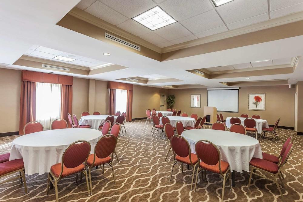Comfort Suites Suffolk - Chesapeake Bagian luar foto