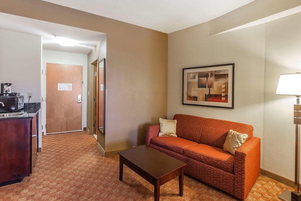 Comfort Suites Suffolk - Chesapeake Bagian luar foto