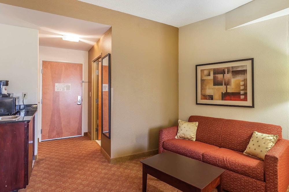 Comfort Suites Suffolk - Chesapeake Bagian luar foto