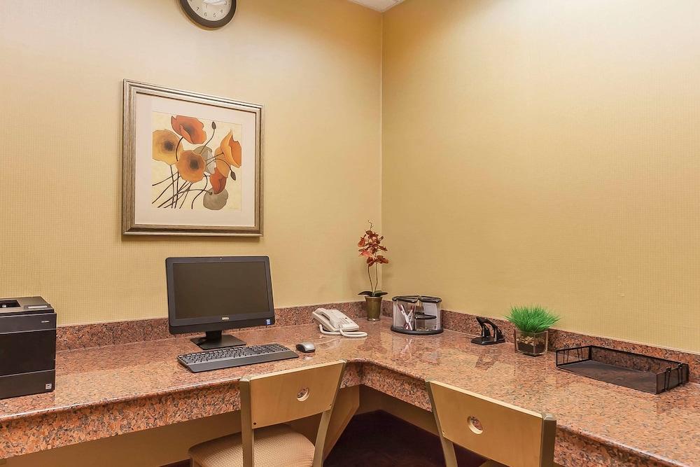 Comfort Suites Suffolk - Chesapeake Bagian luar foto