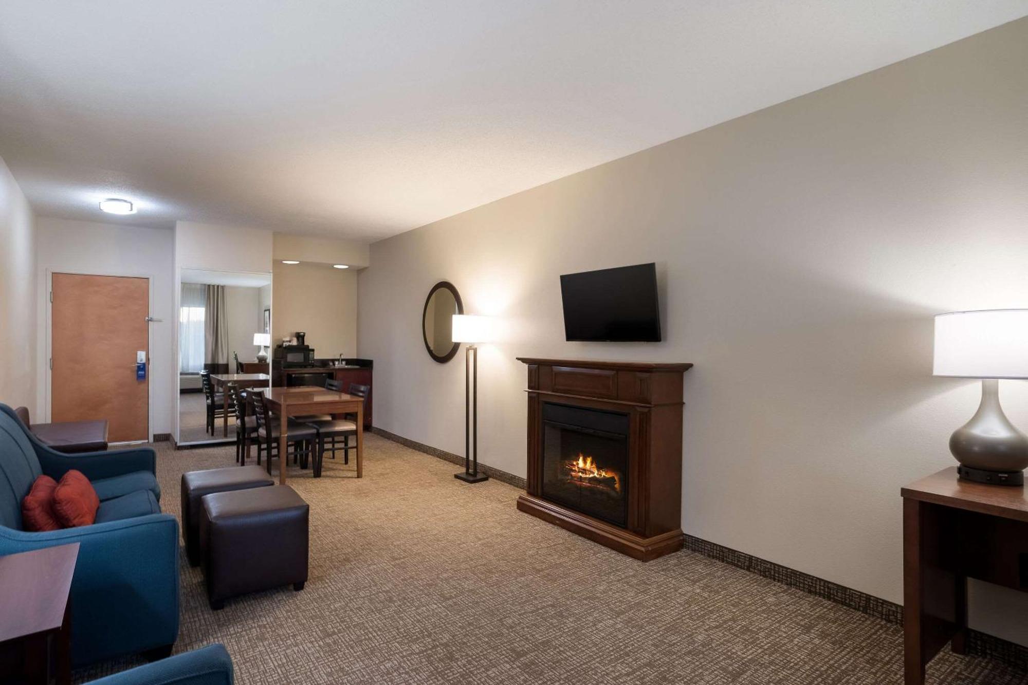 Comfort Suites Suffolk - Chesapeake Bagian luar foto